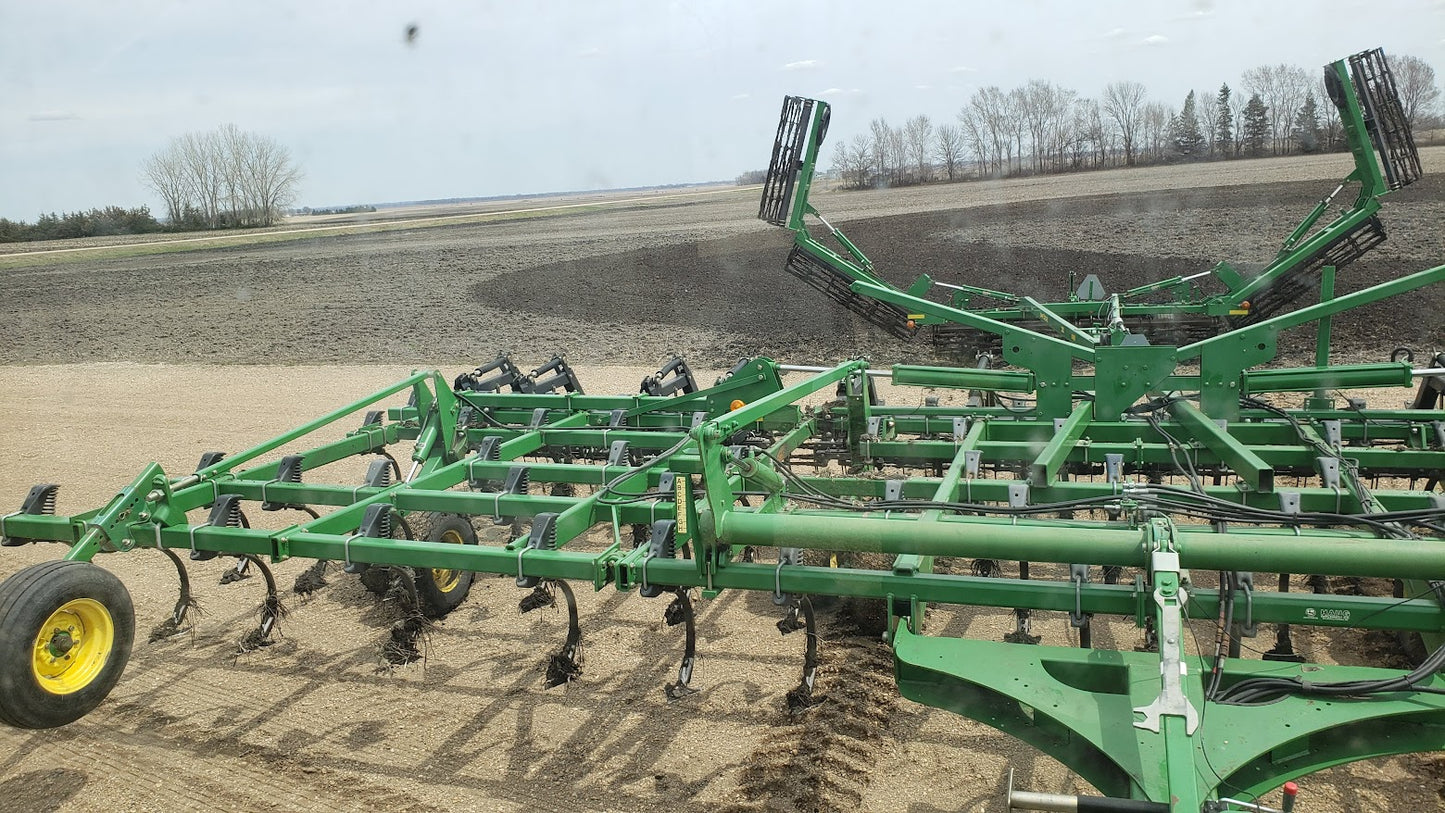 2009 John Deere 2210LL 38.5' Field Cultivator