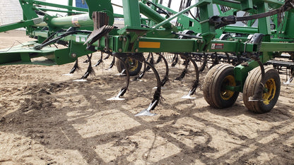2009 John Deere 2210LL 38.5' Field Cultivator