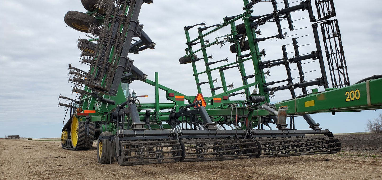 2009 John Deere 2210LL 38.5' Field Cultivator