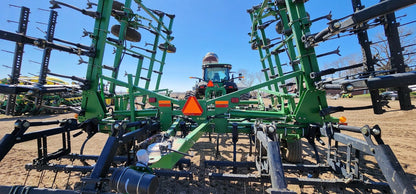 2009 John Deere 2210LL 38.5' Field Cultivator