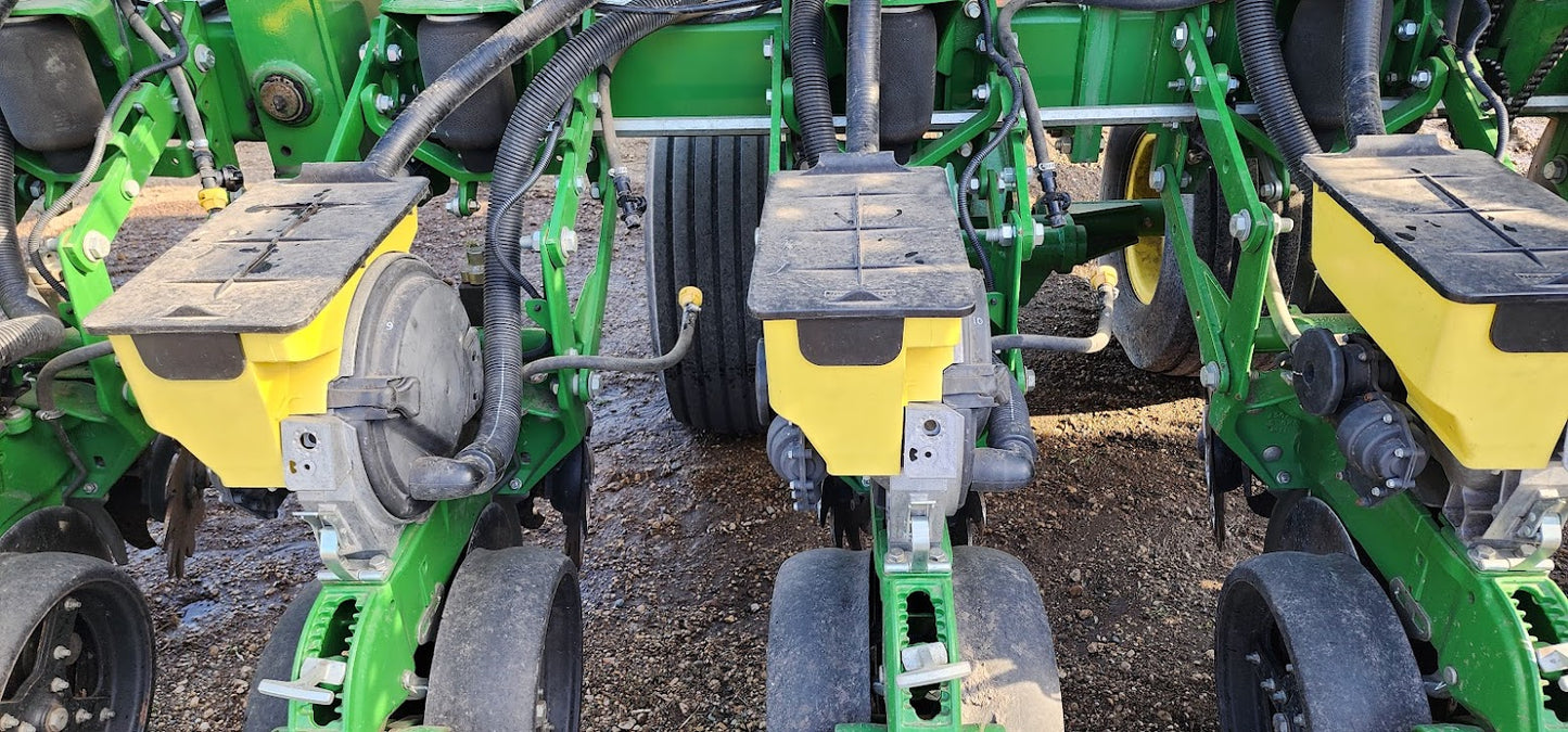 2015 John Deere DB44 ME5 CCS 24R22 Planter