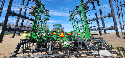 2009 John Deere 2210LL 38.5' Field Cultivator