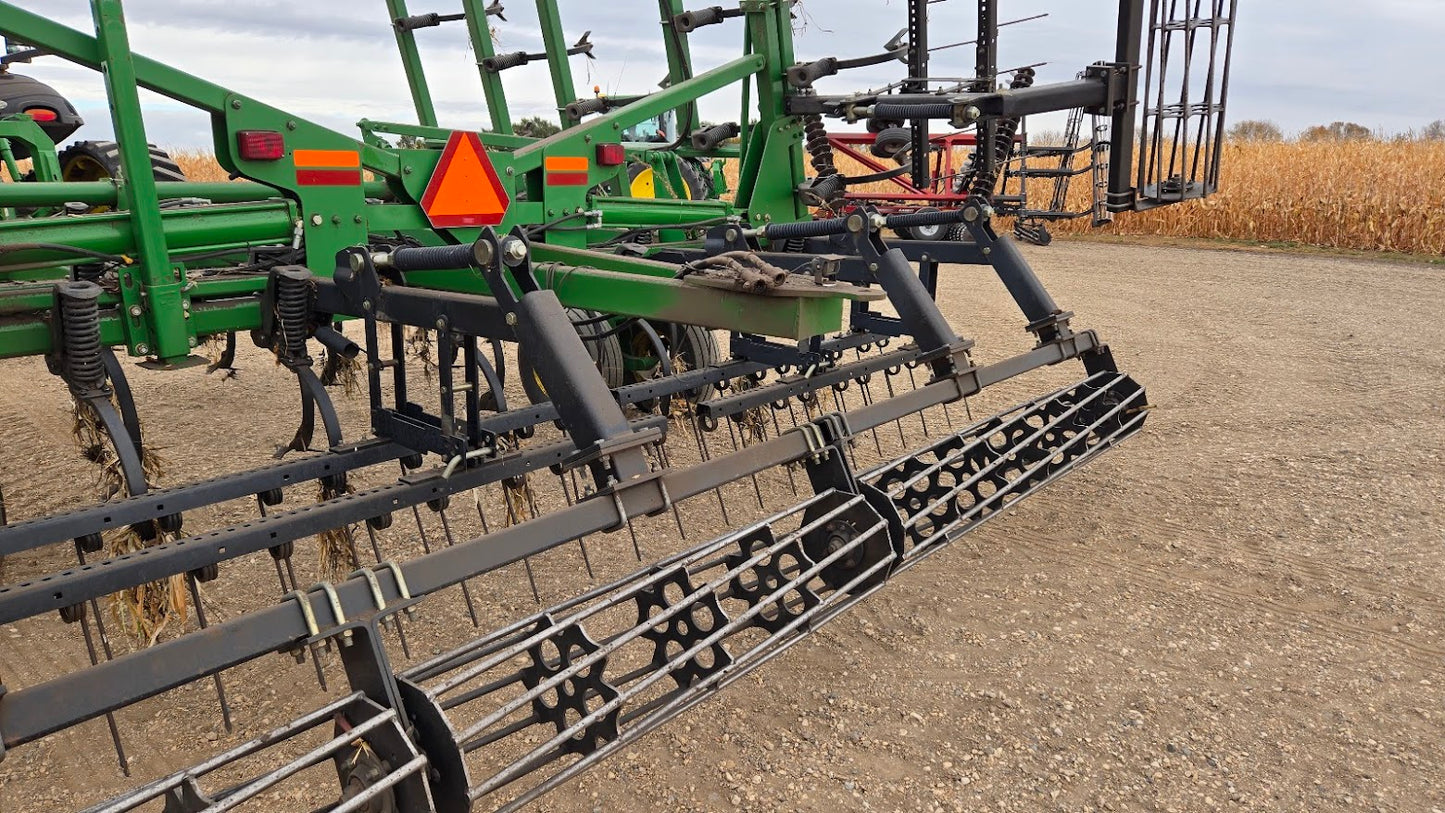 2009 John Deere 2210LL 38.5' Field Cultivator