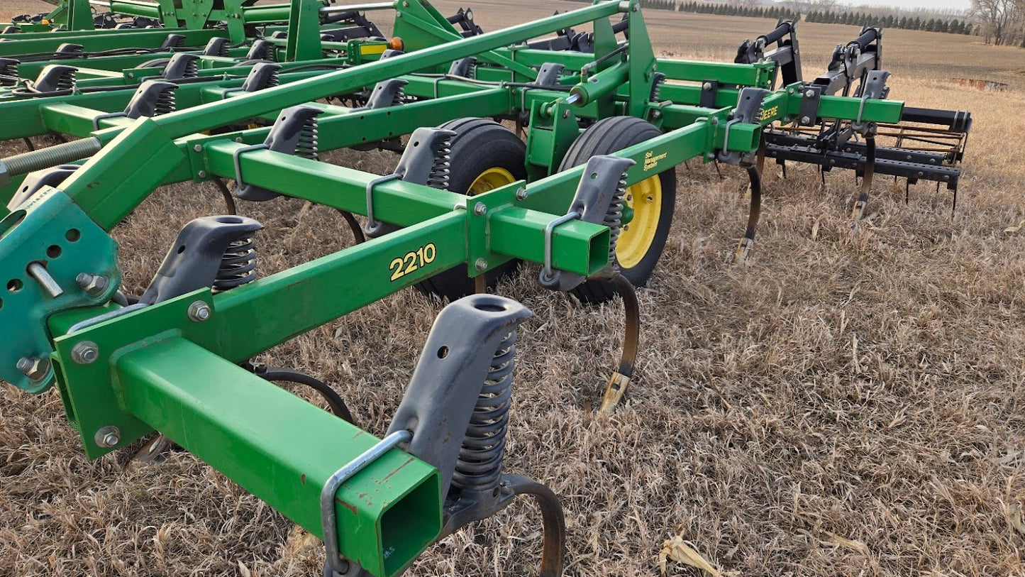 2009 John Deere 2210LL 38.5' Field Cultivator