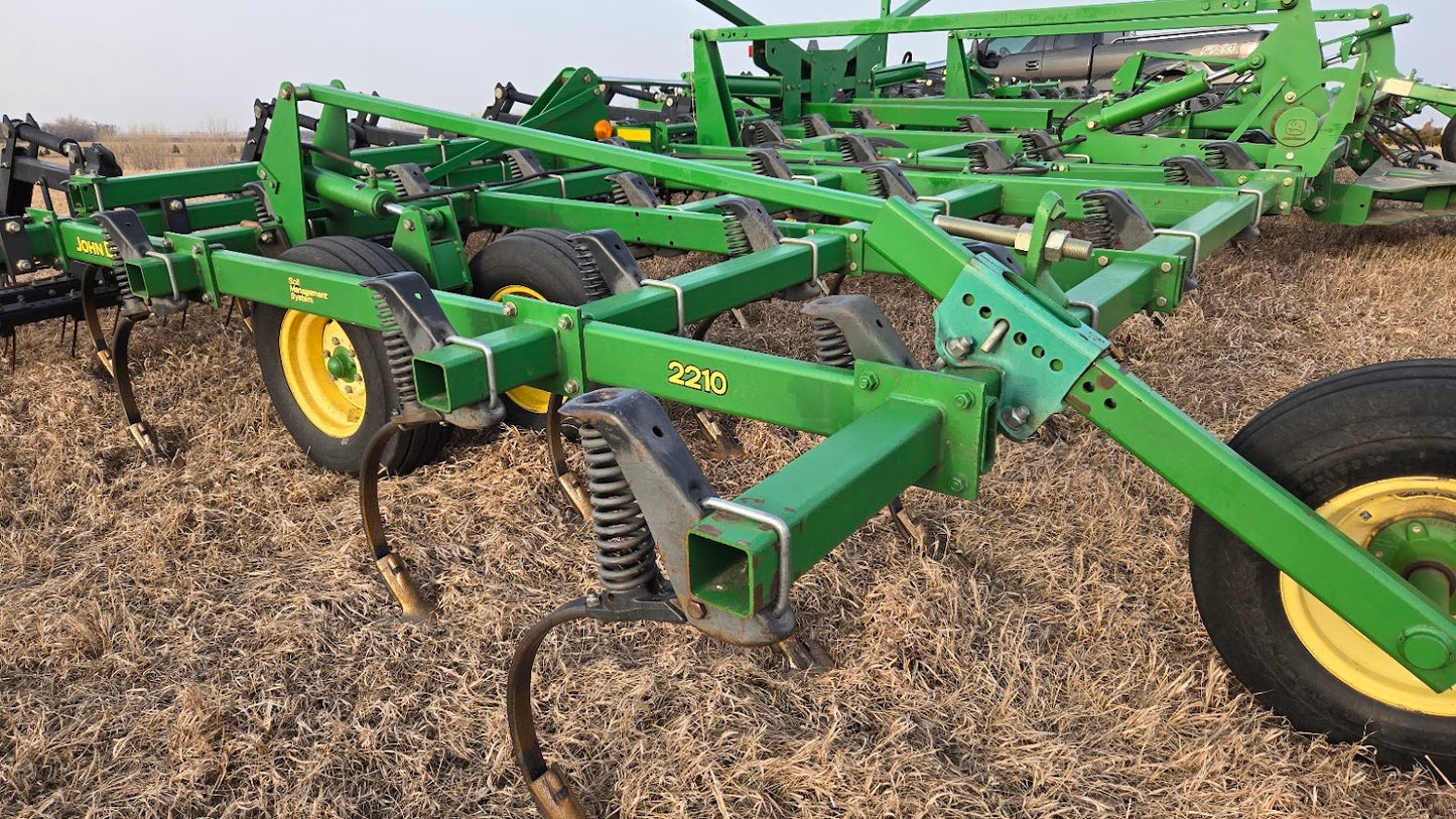 2009 John Deere 2210LL 38.5' Field Cultivator