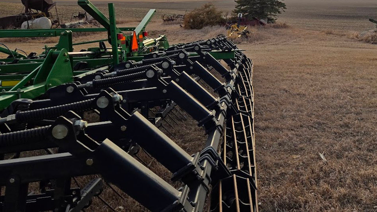 2009 John Deere 2210LL 38.5' Field Cultivator