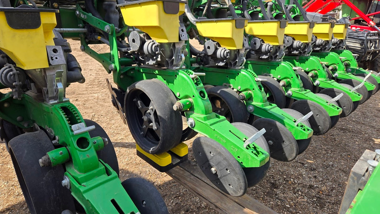 2015 John Deere DB44 ME5 CCS 24R22 Planter