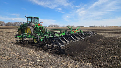 2009 John Deere 2210LL 38.5' Field Cultivator