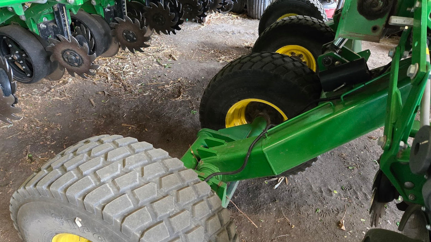 2015 John Deere DB44 ME5 CCS 24R22 Planter