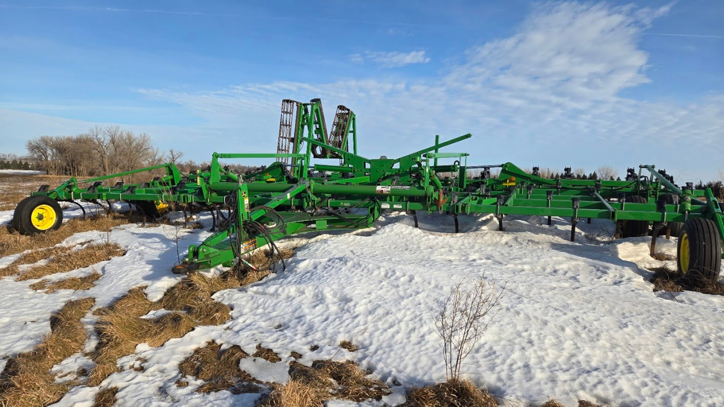 2009 John Deere 2210LL 38.5' Field Cultivator