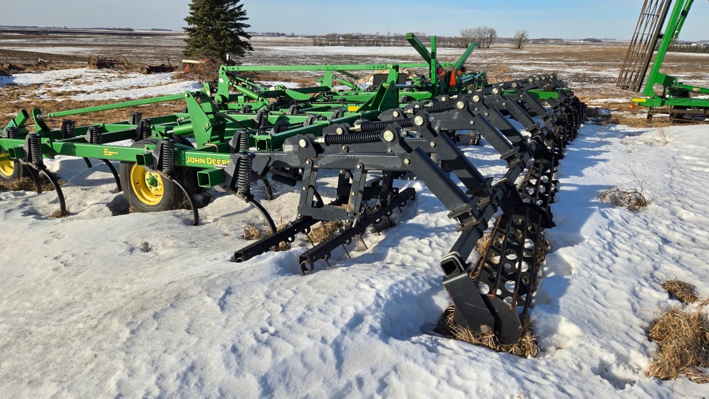 2009 John Deere 2210LL 38.5' Field Cultivator